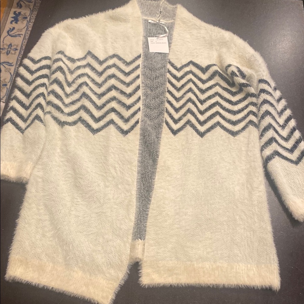 Sioni Chevron Pattern Cardigan - Cream and Gray